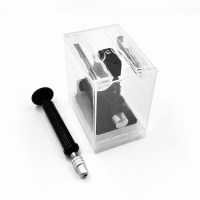 Комбинированный набор инструмента используется при установке дужки с флексом в оправу.