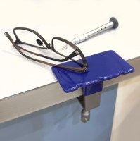 Упор для сборки и ремонта очков, металлический с пластиковым покрытием, закрепленный на рабочем столе