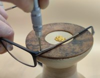 Большая ладья-упор для сборки и ремонта очков, выполненная из дерева, металла и кожи, высота 14 см, ширина 14,5 см, вес 700