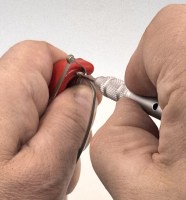 Инструмент для сборки очков — ручной упор для мастера-оптика в работе